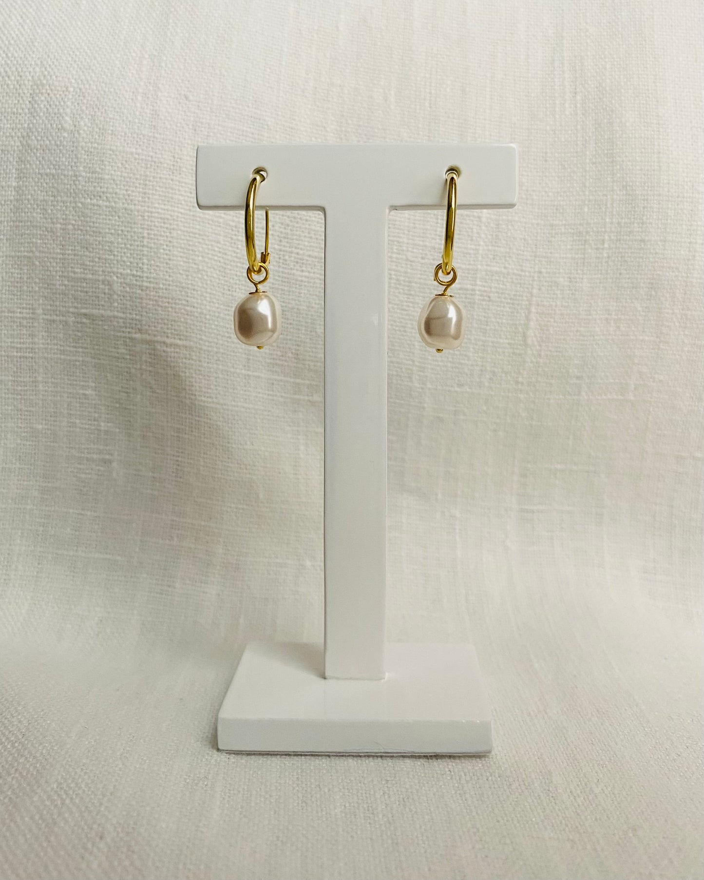 Hoop earrings with a small baroque pearl, gold-plated sterling silver