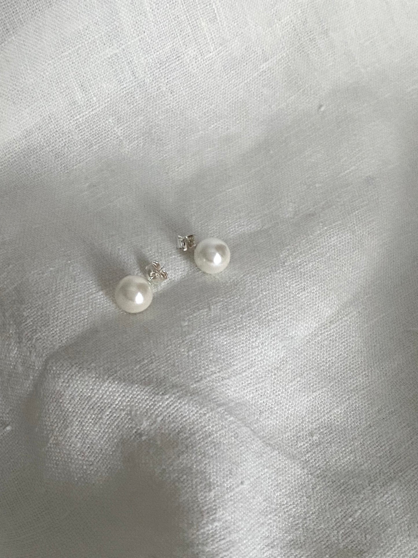Stud earrings with pearl, sterling silver