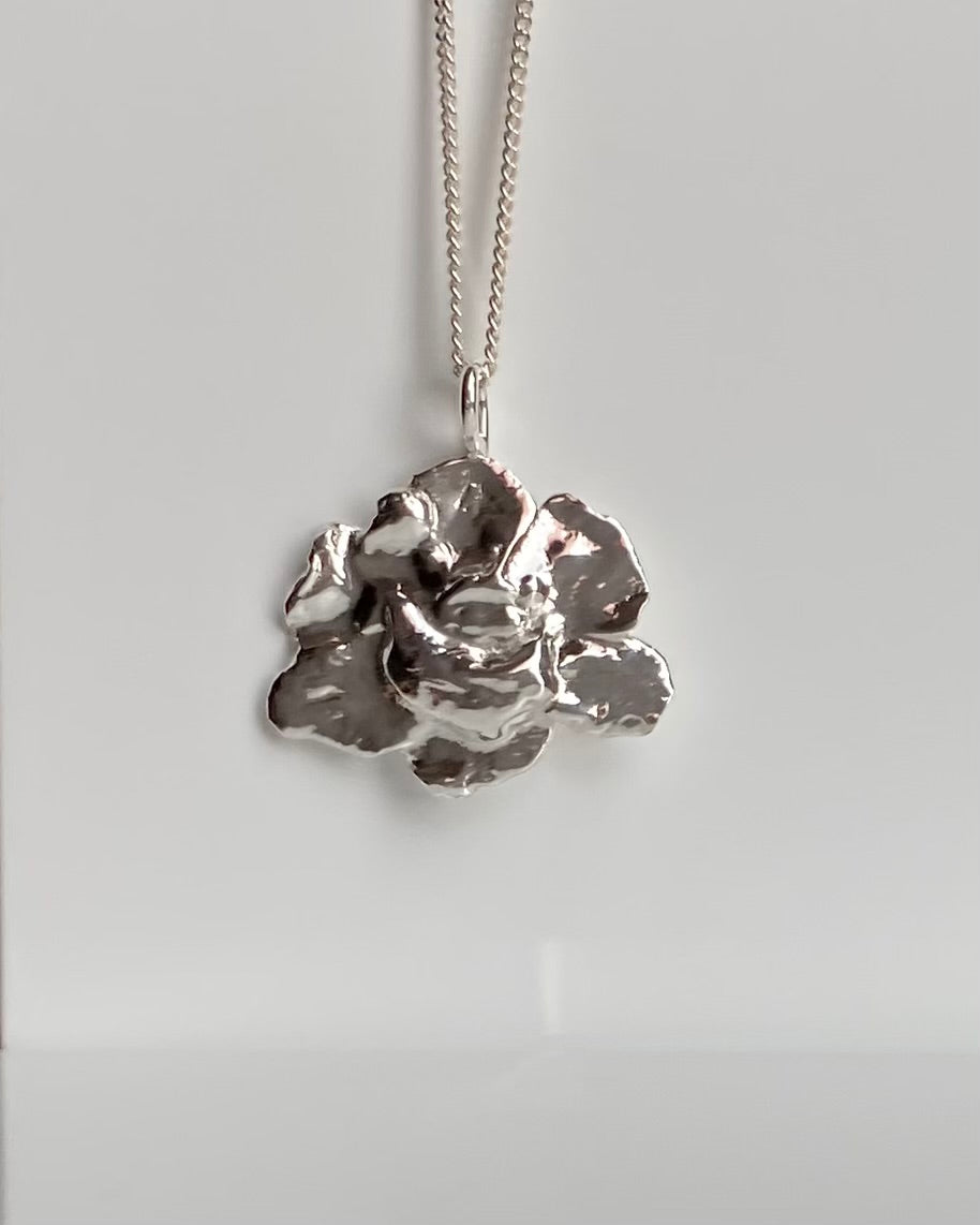 Midsommarros, hänge, silver
