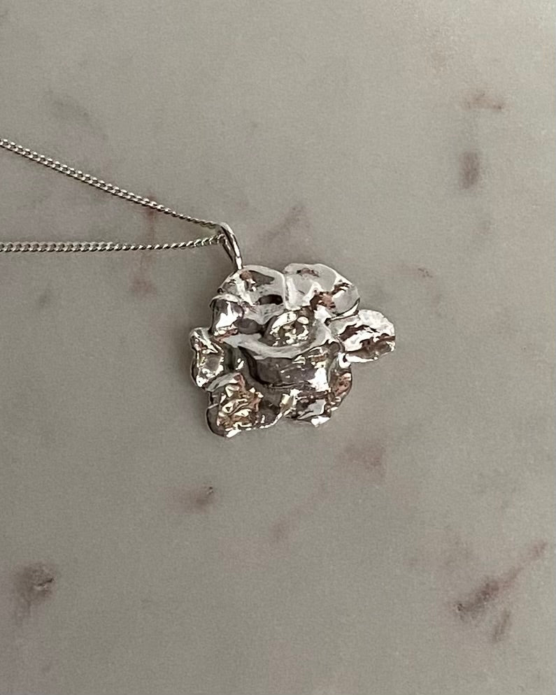Midsommarros, hänge, silver