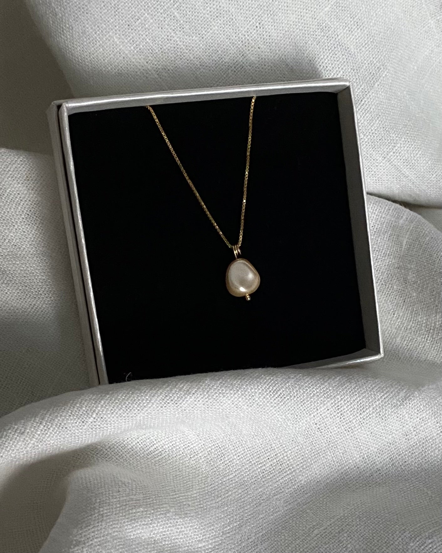 Nuggetpärlhänge och kedja, förgyllt sterlingsilver