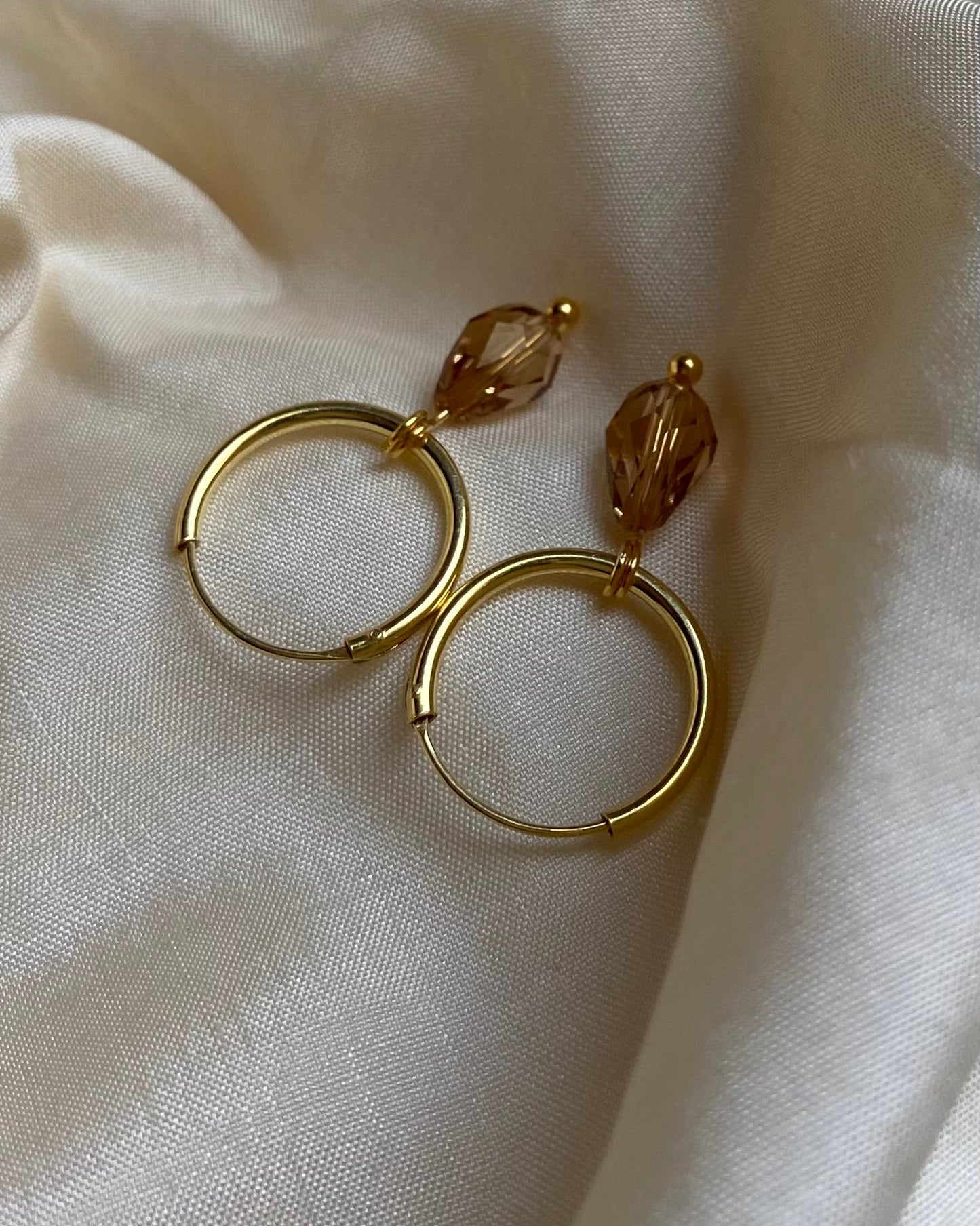 Örhängen med kristallpärlor, förgyllt sterlingsilver