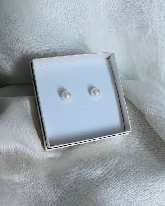 Knappörhängen med pärla, förgyllt sterlingsilver