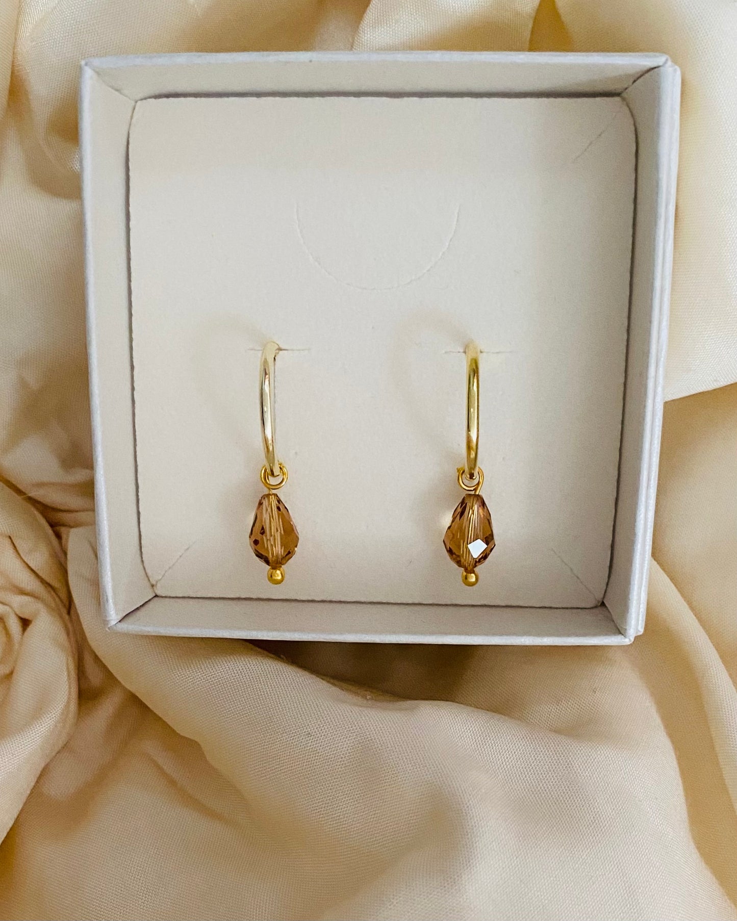 Örhängen med kristallpärlor, förgyllt sterlingsilver
