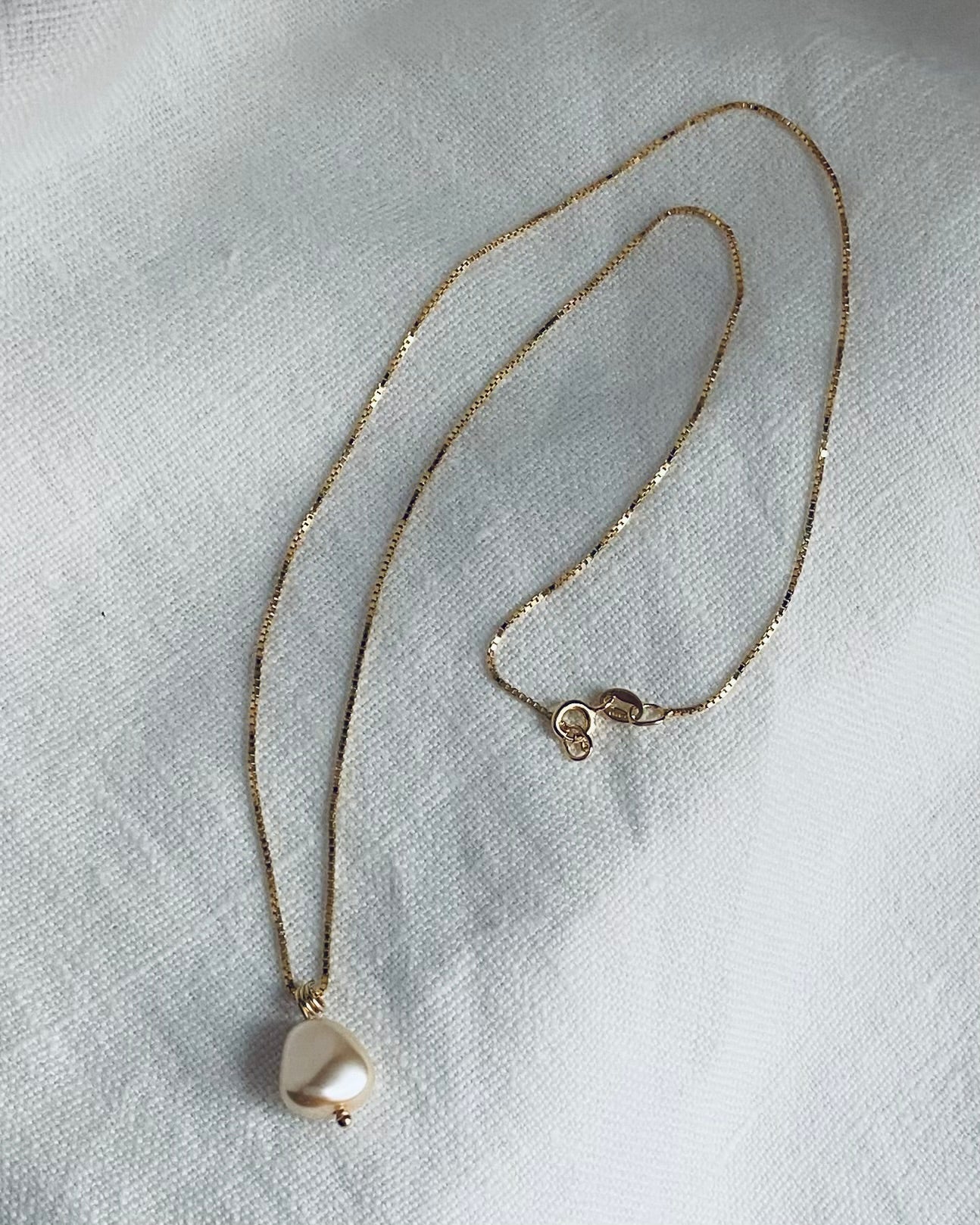 Nuggetpärlhänge och kedja, förgyllt sterlingsilver