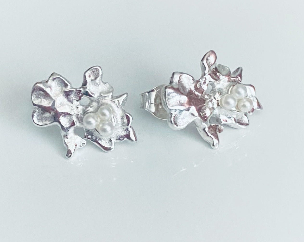 Midsummer, white,  stud earrings